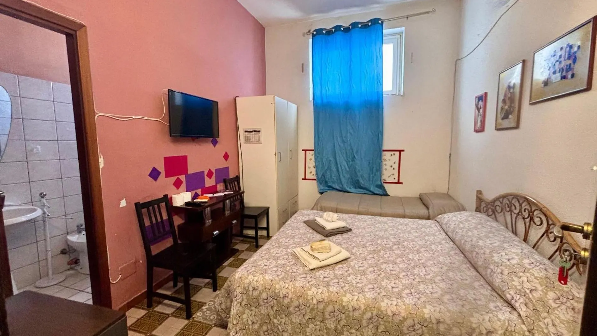 Room In Bb - Guest House In Acireale Santa Tecla Italy